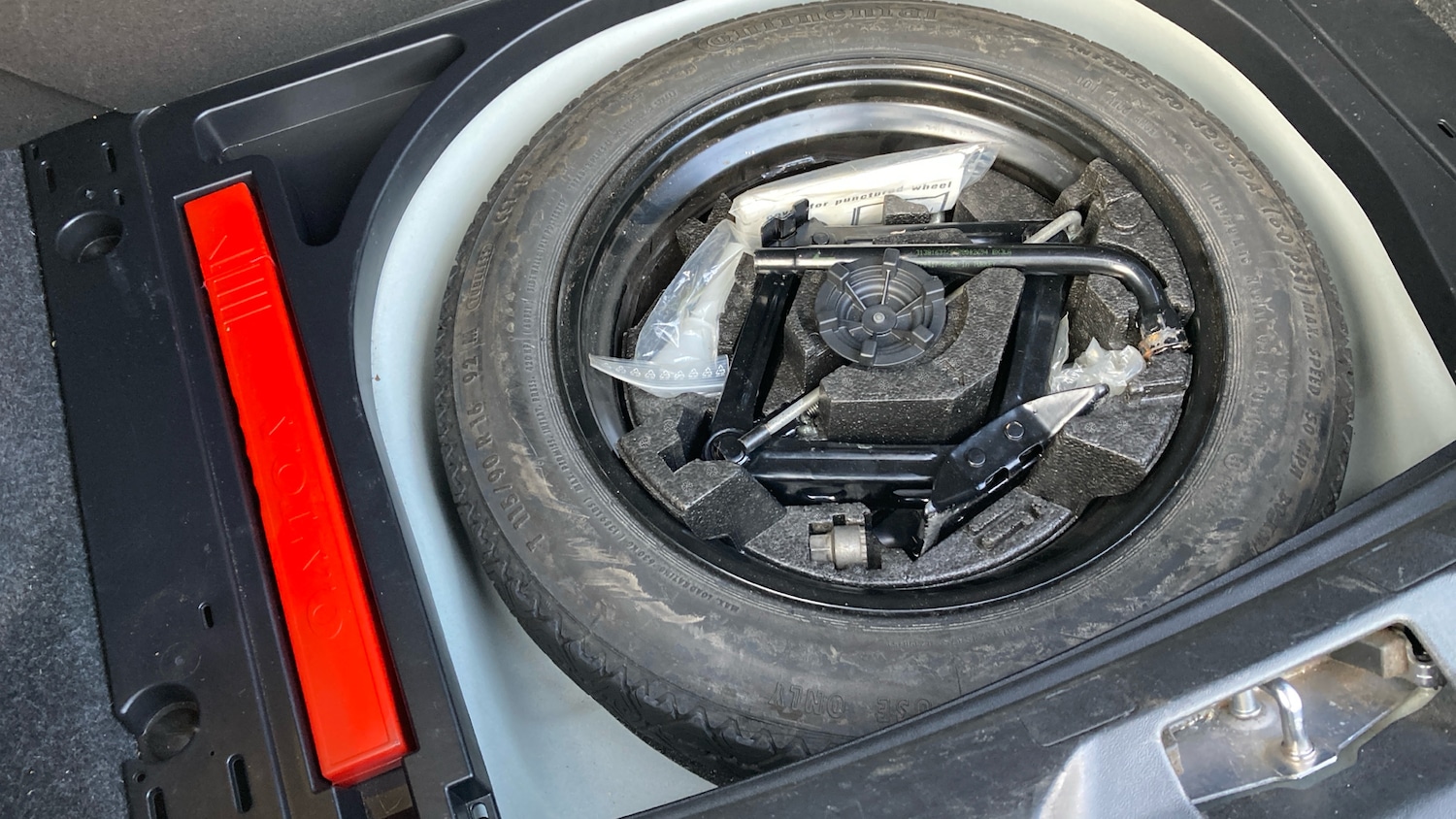 Used Volvo V40 2017 for sale - 78067345: Photo 42