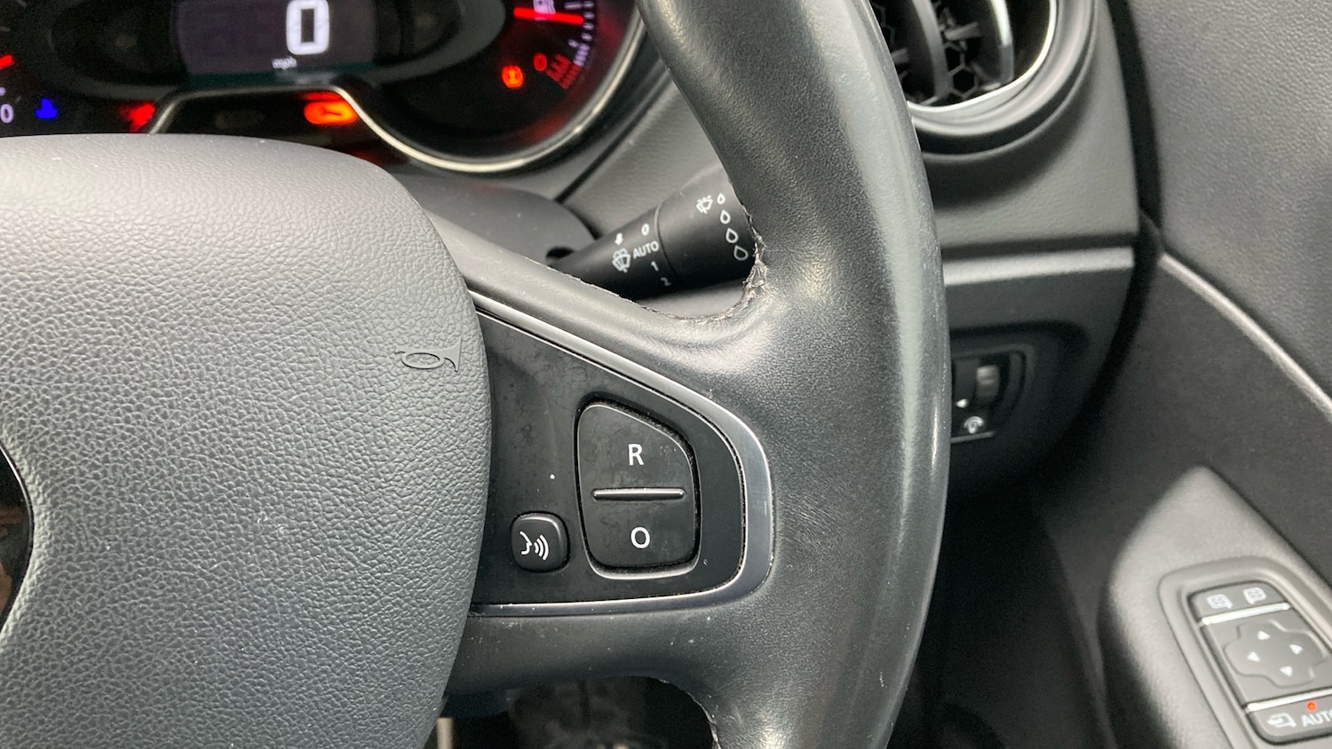 Used Renault Captur 2018 for sale - 77975360: Photo 22