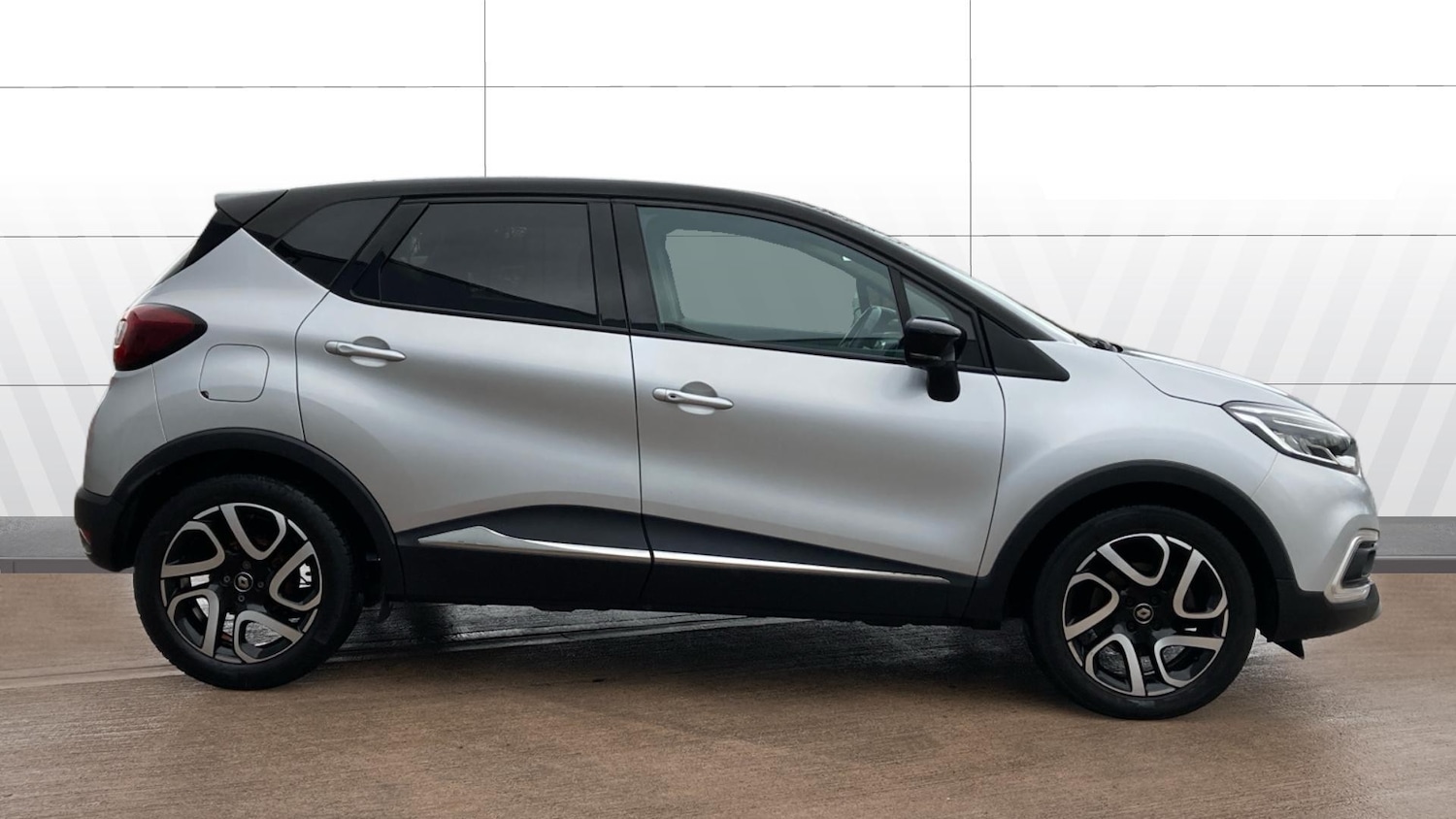 Used Renault Captur 2018 for sale - 77975360: Photo 5