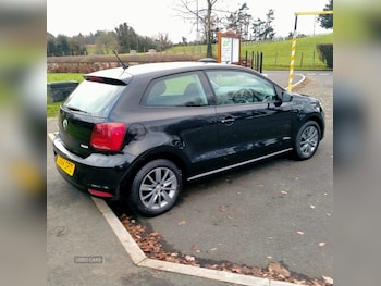 Used Volkswagen Polo 2015 for sale - 77084625: Photo