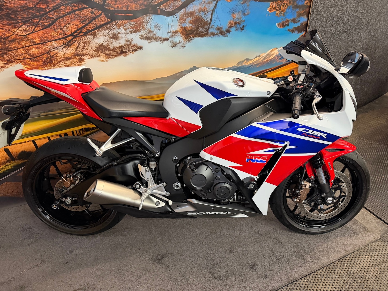 Used Honda CBR 2016 for sale - 78582165: Photo 4