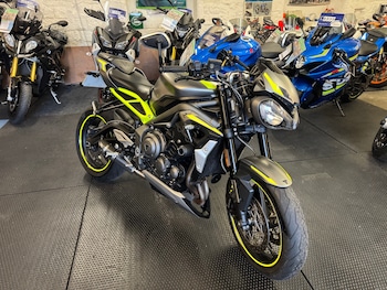 Used Triumph STREET 2021 for sale - bike-78237333: Photo