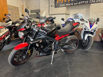 Used Triumph STREET 2017 for sale - bike-76736954: Photo