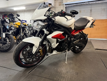 Used Triumph STREET 2014 for sale - bike-79330372: Photo