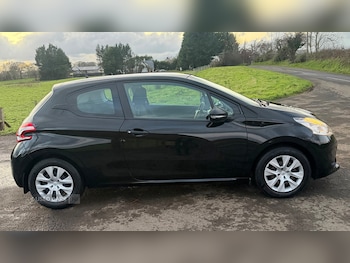 Used Peugeot 208 2014 for sale - 76690452: Photo