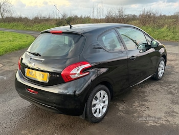 Used Peugeot 208 2014 for sale - 76690452: Photo