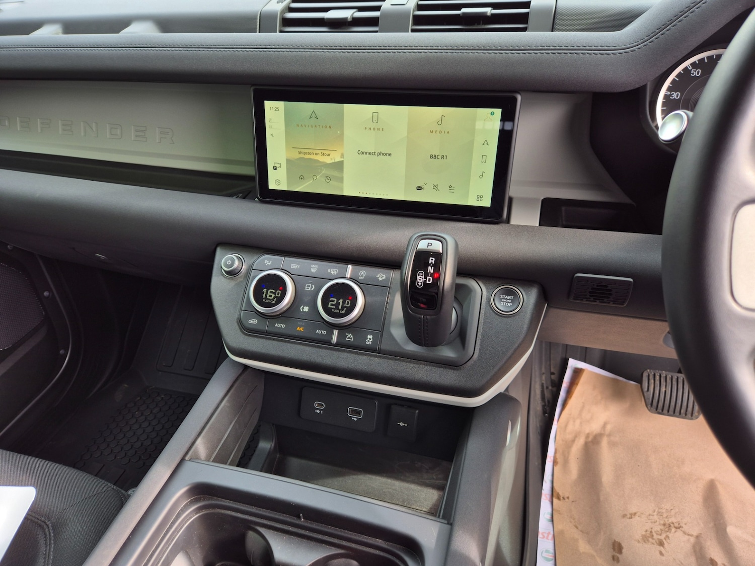 Used Land Rover Defender 2023 for sale - 77640174: Photo 11