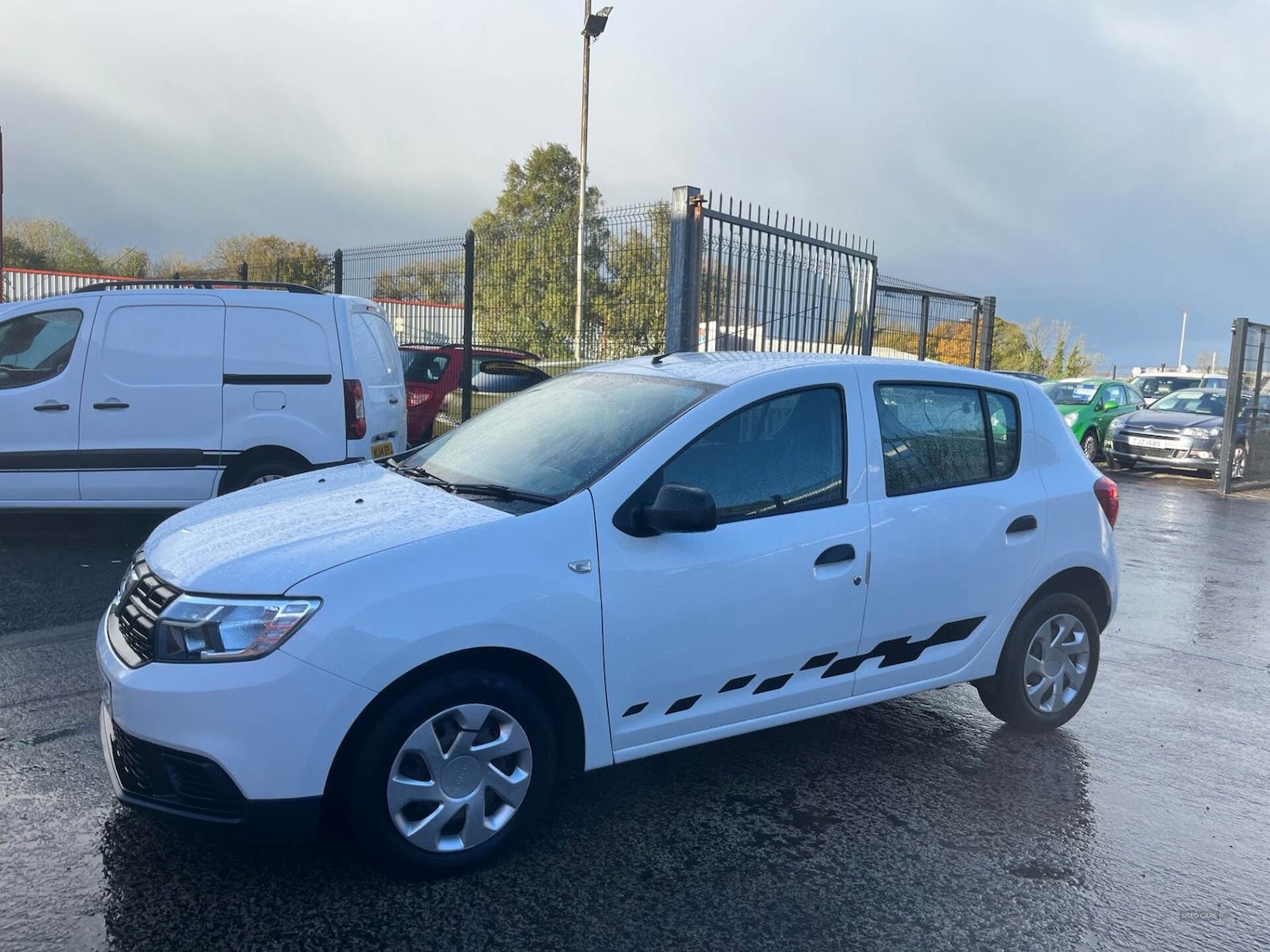 Used Dacia Sandero 2017 for sale - 77851845: Photo 2