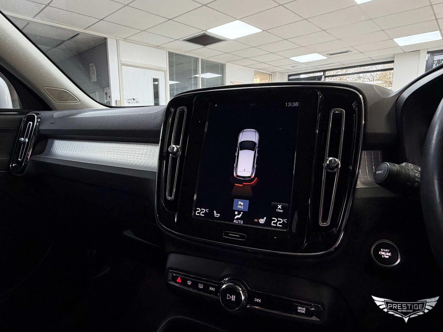 Used Volvo XC40 2018 for sale - 76975540: Photo 77