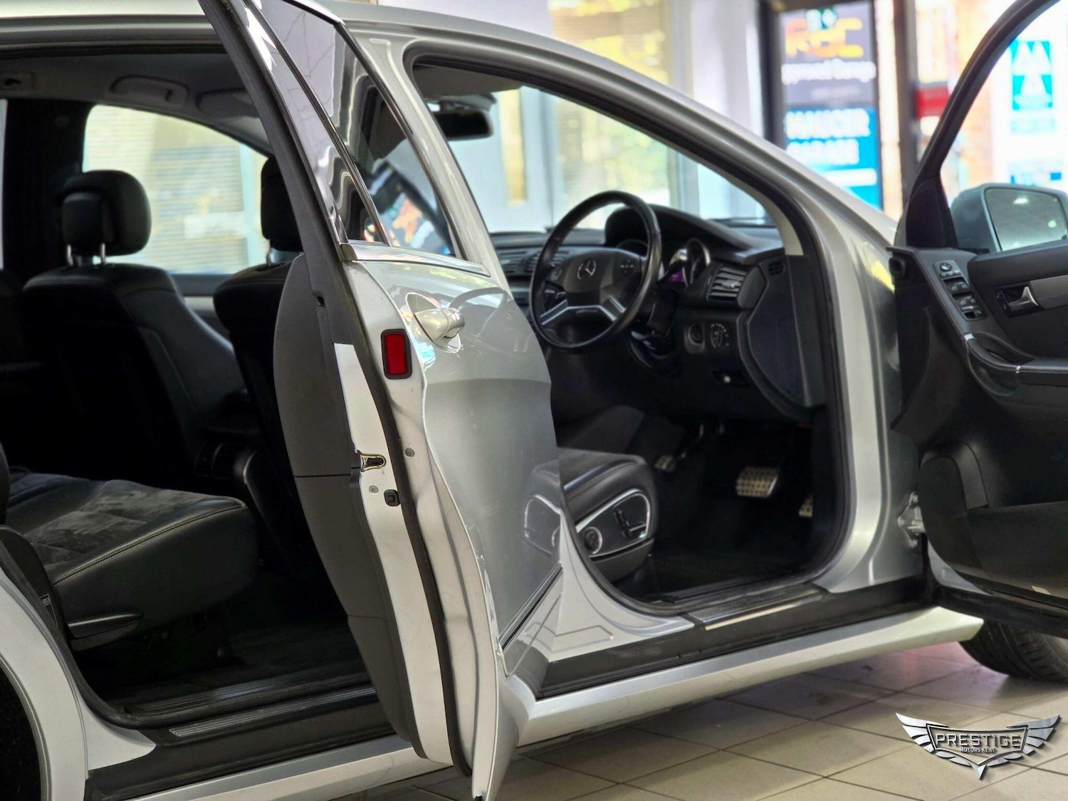 Used Mercedes-Benz R Class 2012 for sale - 76349166: Photo 41