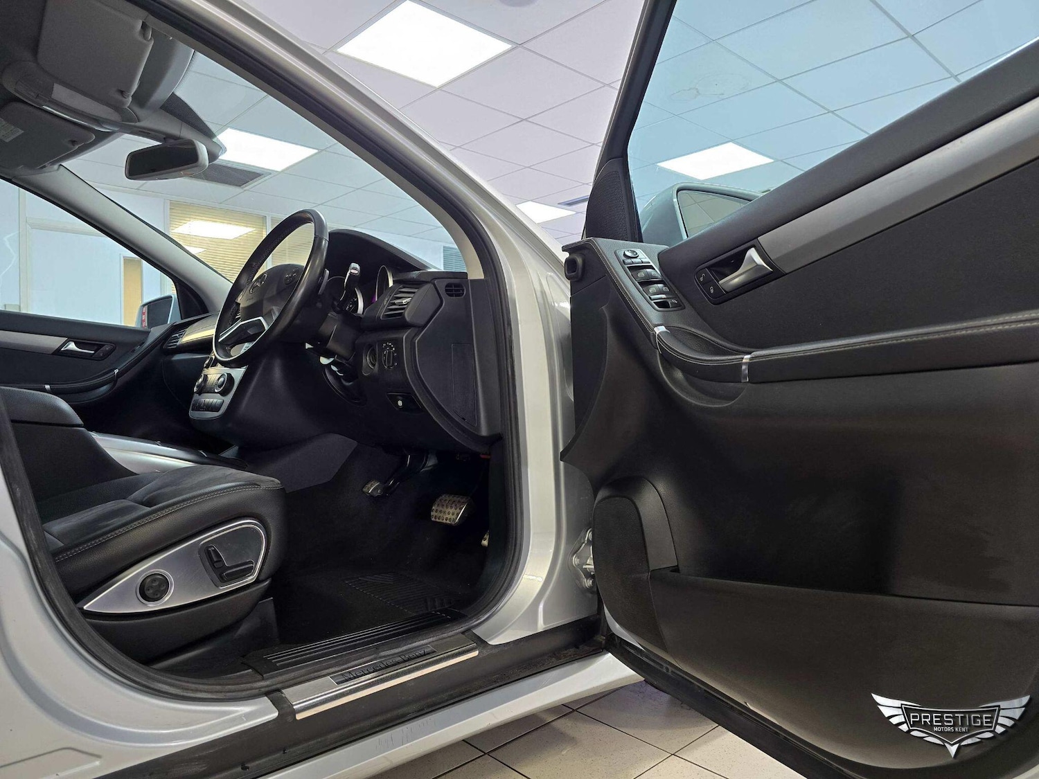 Used Mercedes-Benz R Class 2012 for sale - 76349166: Photo 42