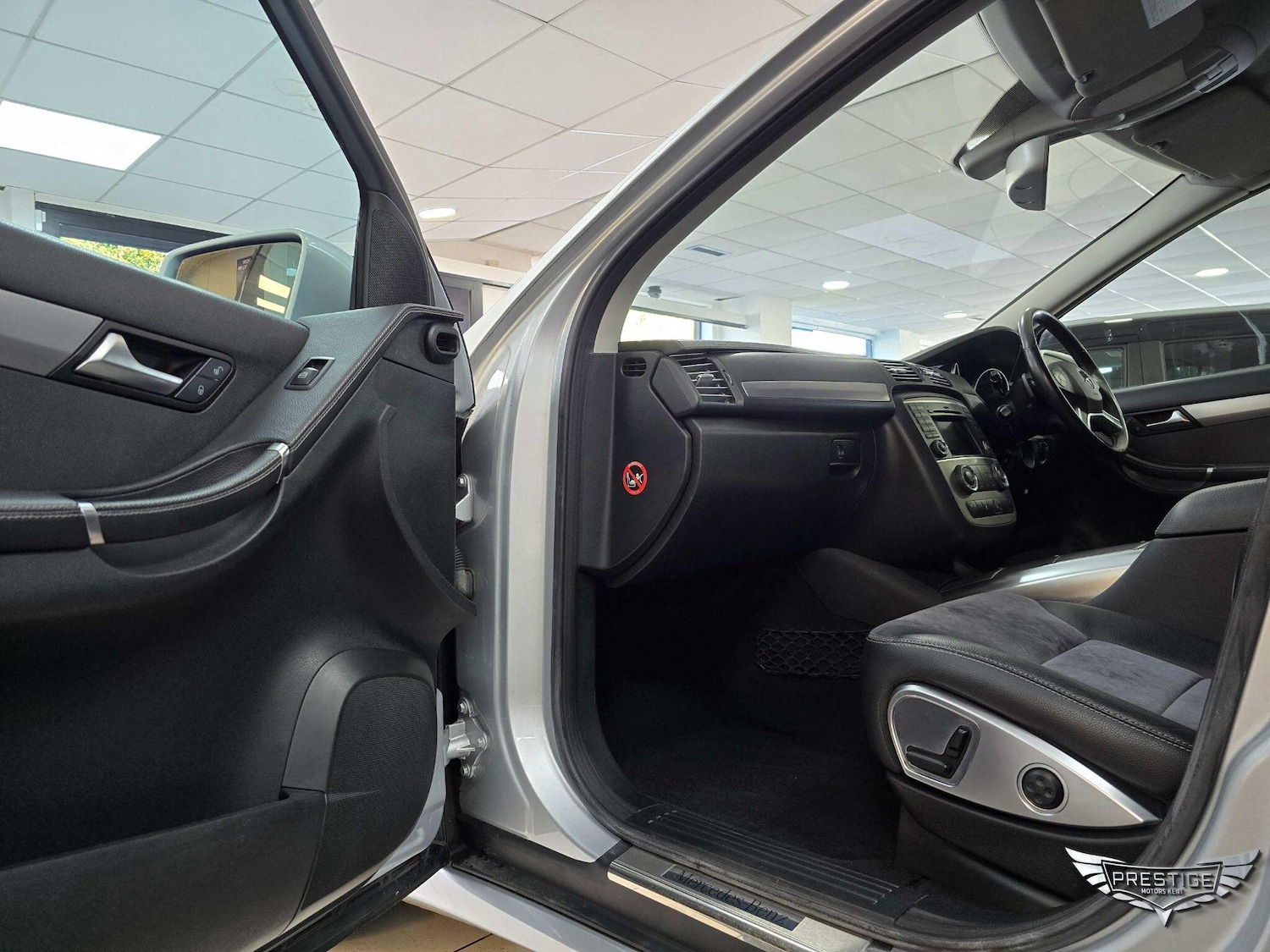 Used Mercedes-Benz R Class 2012 for sale - 76349166: Photo 45