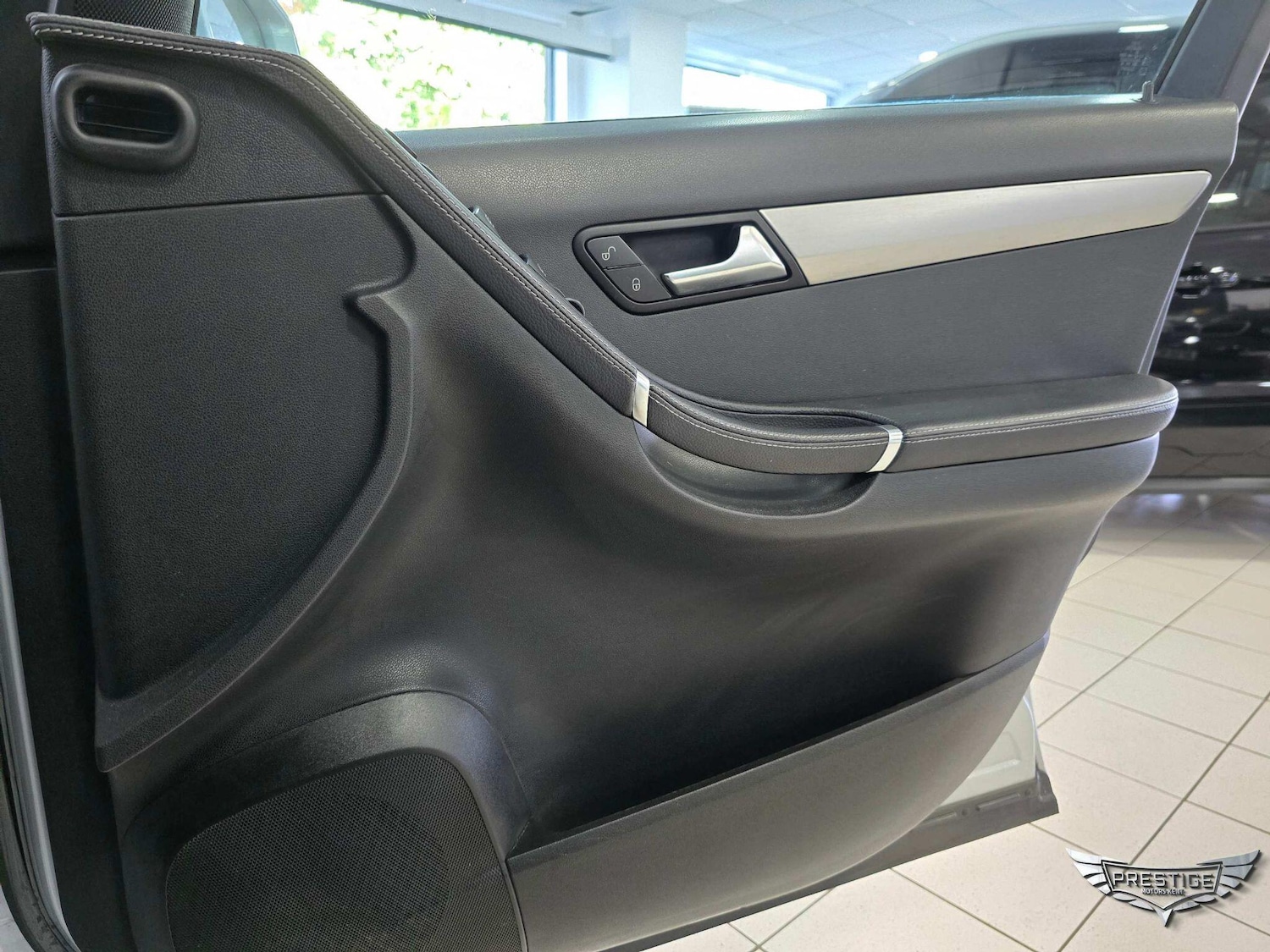 Used Mercedes-Benz R Class 2012 for sale - 76349166: Photo 77