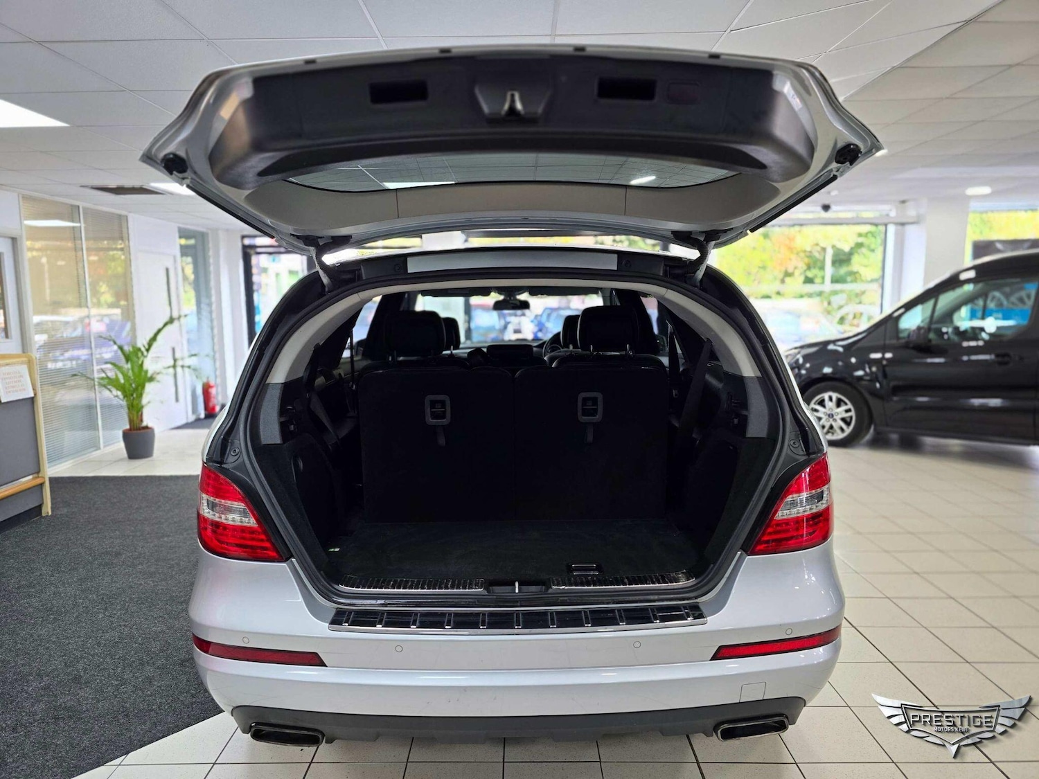 Used Mercedes-Benz R Class 2012 for sale - 76349166: Photo 85