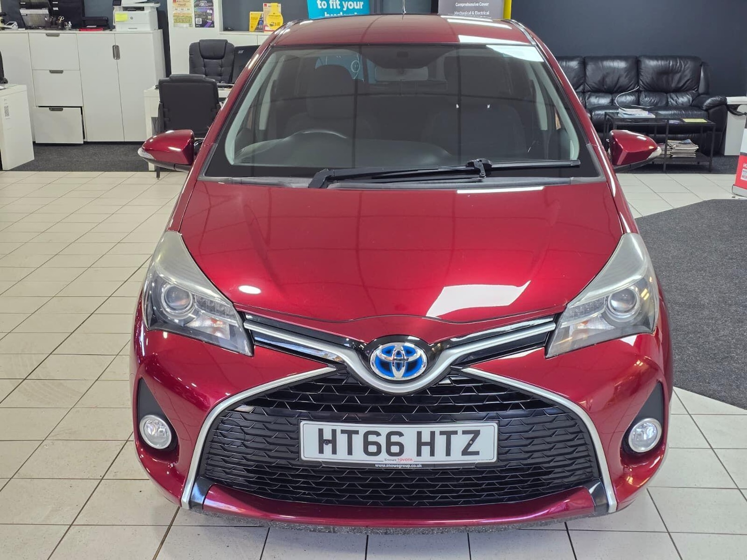 Used Toyota Yaris 2017 for sale - 76657733: Photo 2