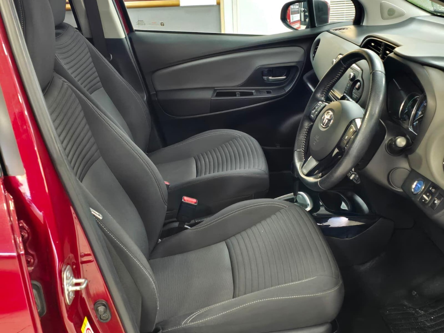 Used Toyota Yaris 2017 for sale - 76657733: Photo 4