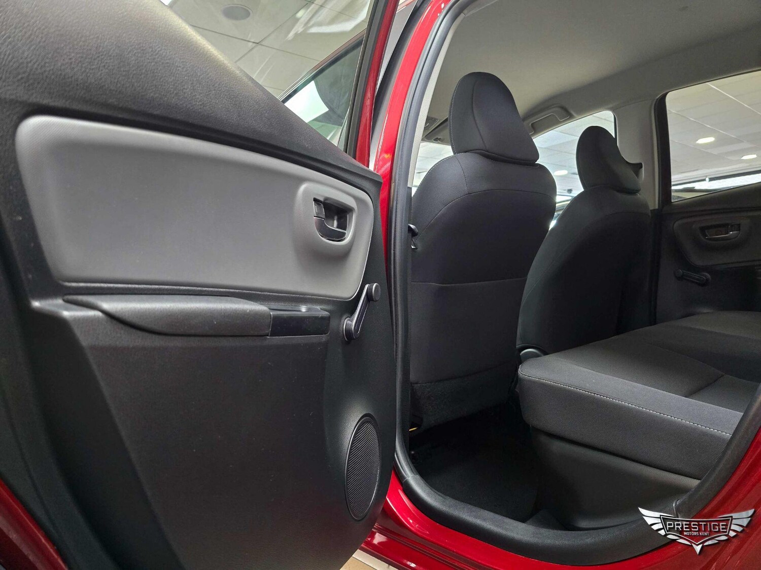 Used Toyota Yaris 2017 for sale - 76657733: Photo 45