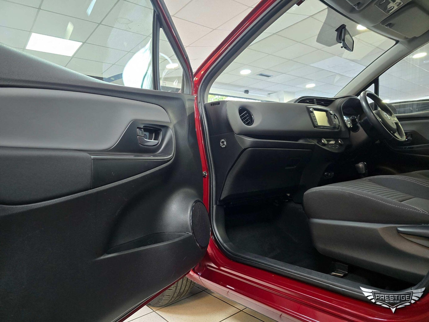 Used Toyota Yaris 2017 for sale - 76657733: Photo 46