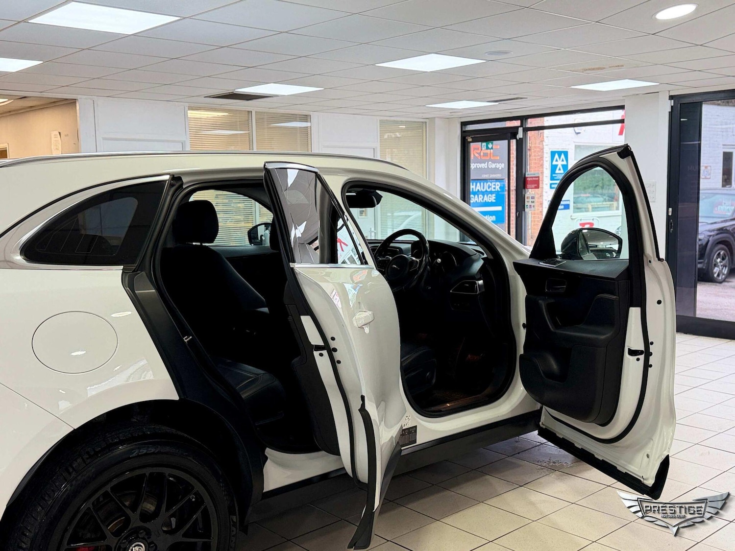 Used Jaguar F-Pace 2018 for sale - 77625028: Photo 44