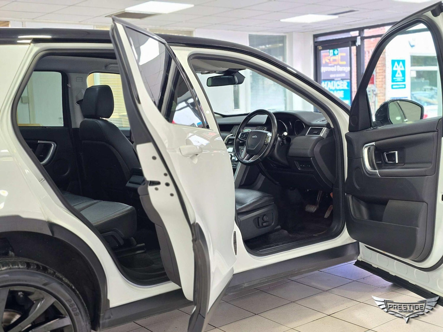 Used Land Rover Discovery Sport 2017 for sale - 76499042: Photo 42