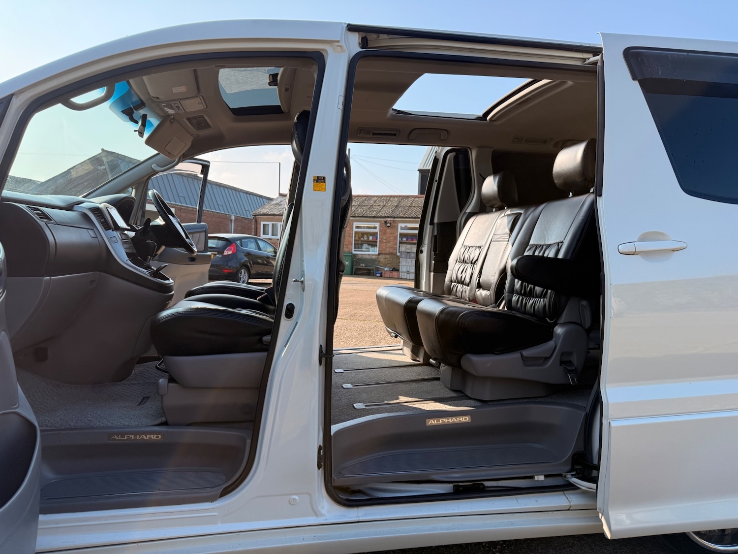 Used Toyota Alphard 2004 for sale - 77806979: Photo 8