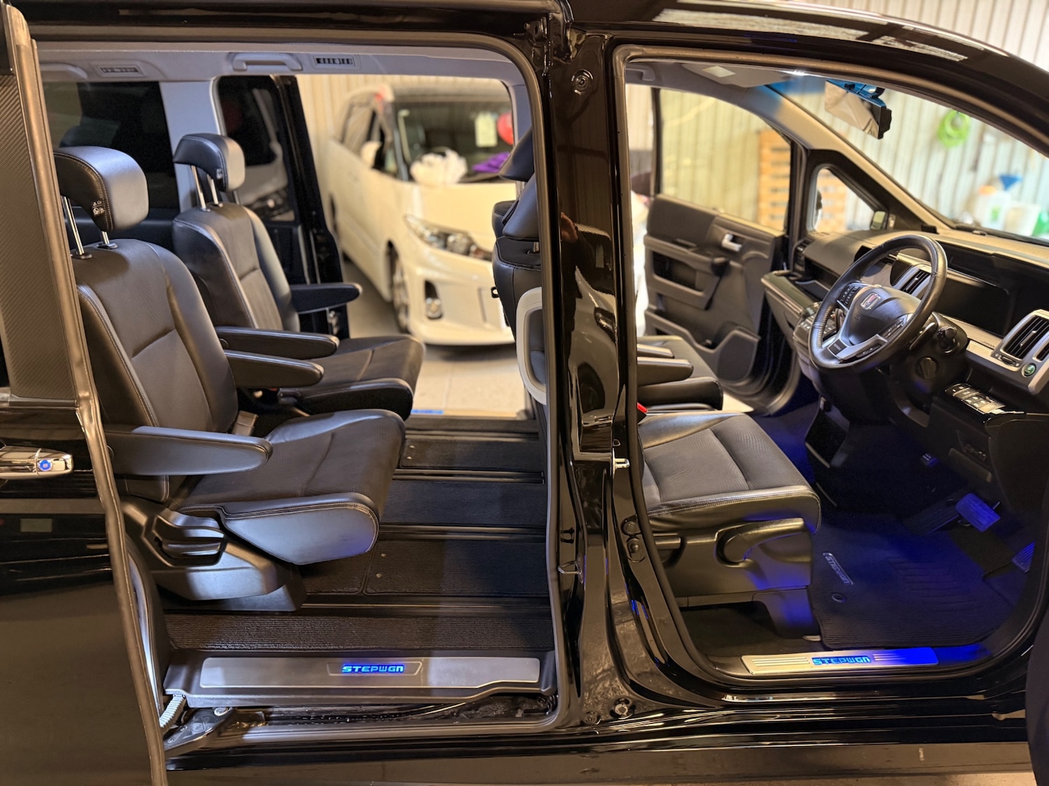 Used Honda Stepwagon 2012 for sale - 77049370: Photo 14