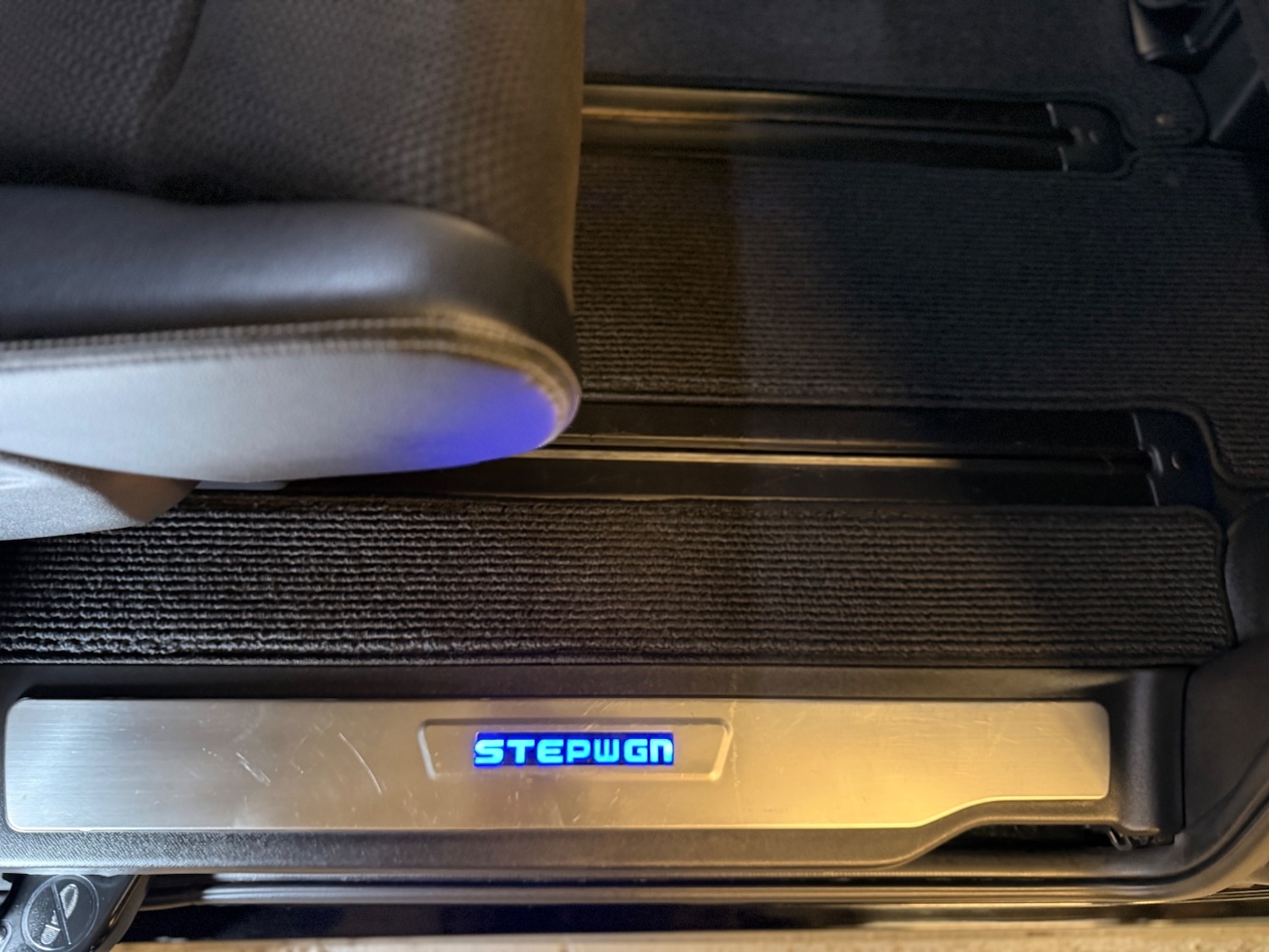 Used Honda Stepwagon 2012 for sale - 77049370: Photo 15