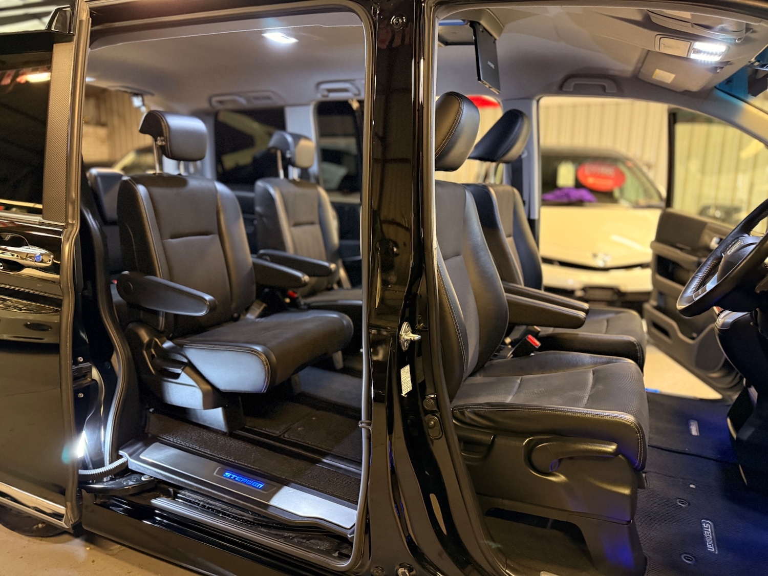 Used Honda Stepwagon 2012 for sale - 77049370: Photo 17