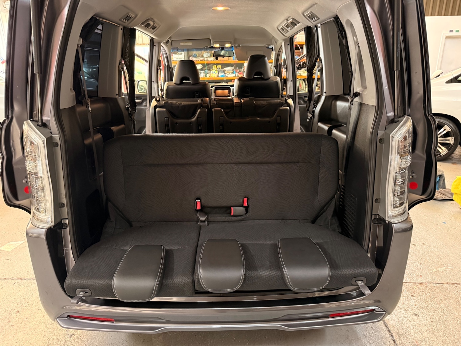 Used Honda Stepwagon 2014 for sale - 77385550: Photo 19