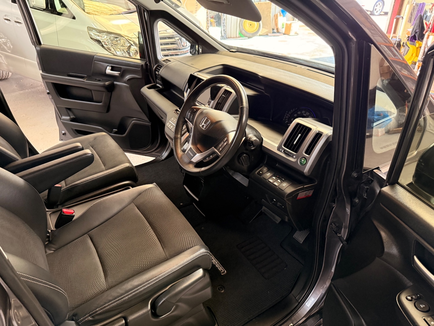 Used Honda Stepwagon 2014 for sale - 77385550: Photo 9