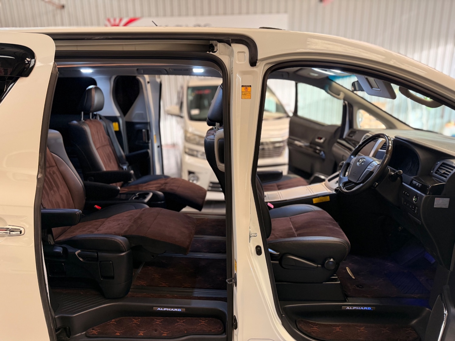 Used Toyota Alphard 2013 for sale - 76897292: Photo 11