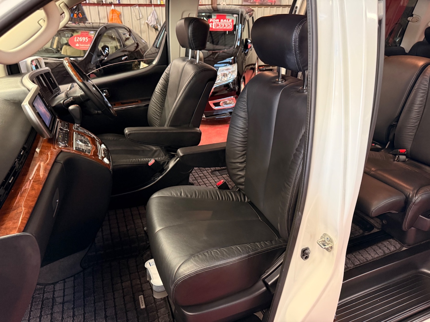 Used Nissan Elgrand 2010 for sale - 76121228: Photo 15