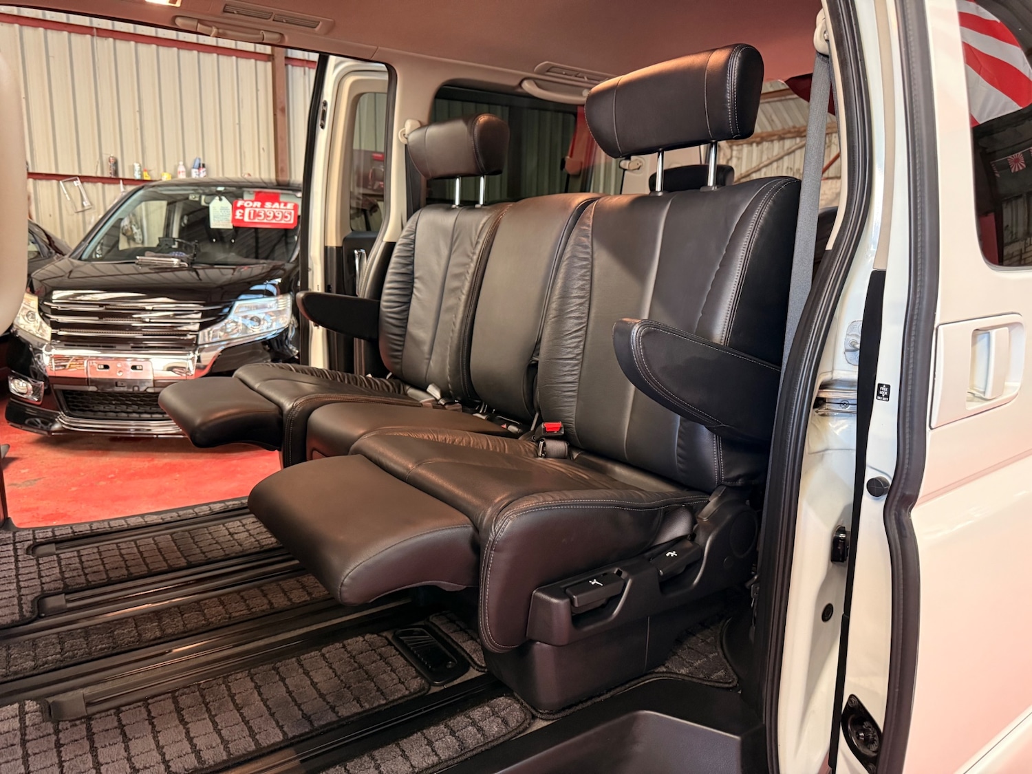 Used Nissan Elgrand 2010 for sale - 76121228: Photo 16