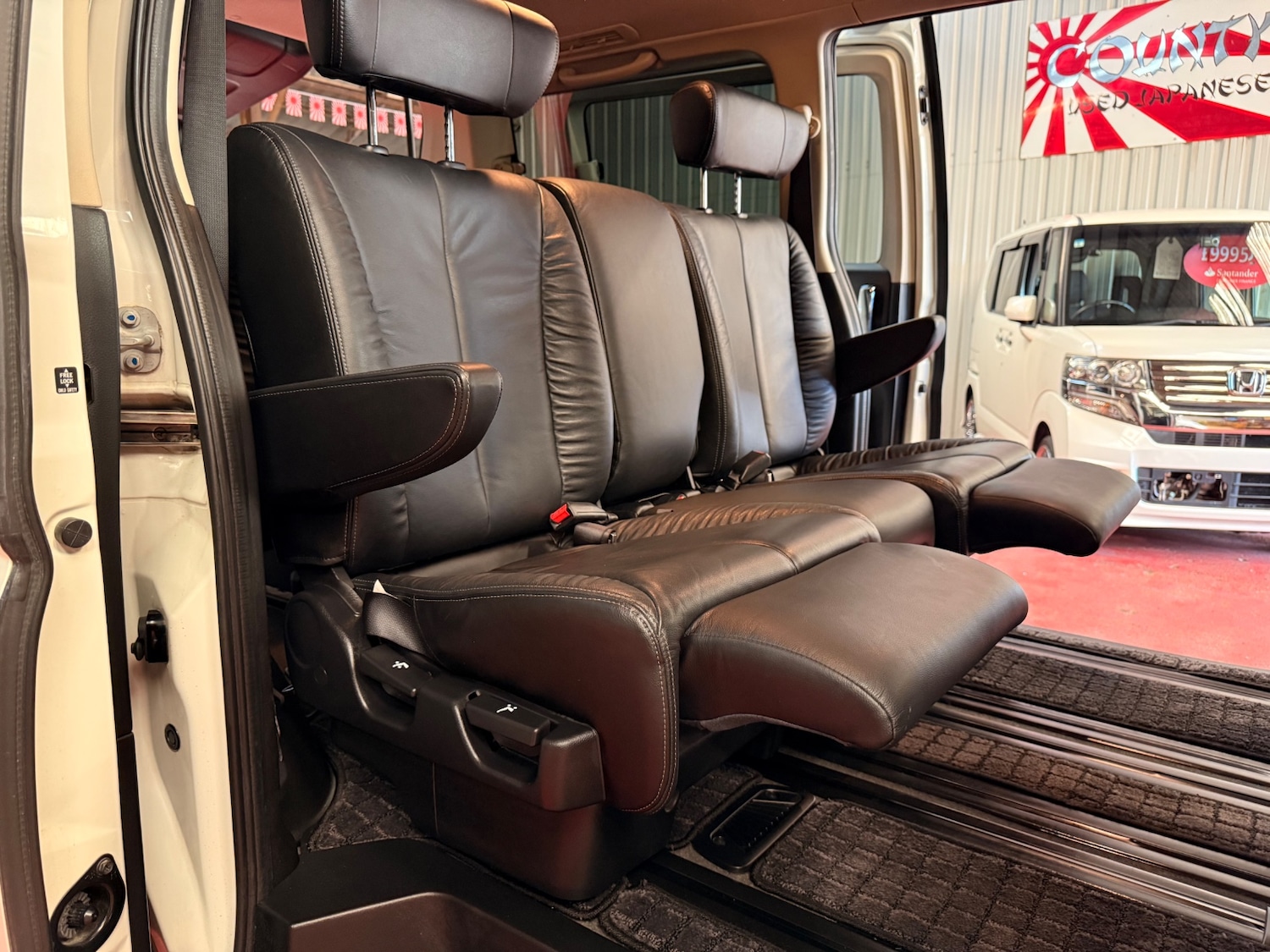 Used Nissan Elgrand 2010 for sale - 76121228: Photo 17