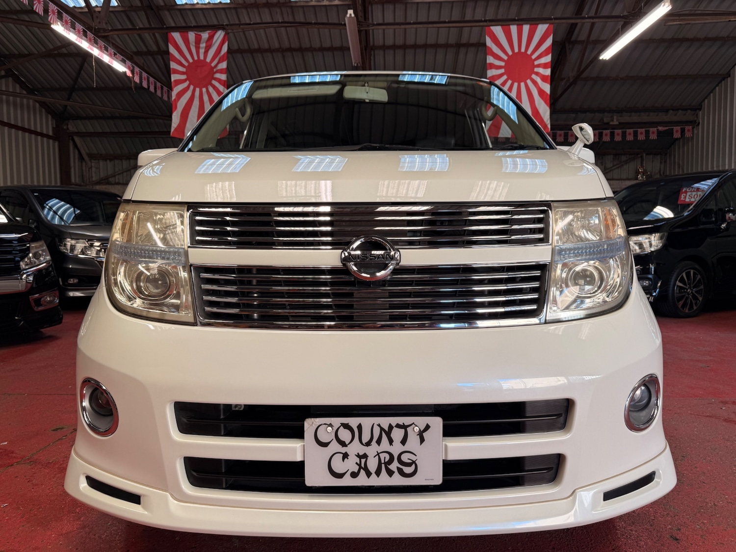 Used Nissan Elgrand 2010 for sale - 76121228: Photo 2