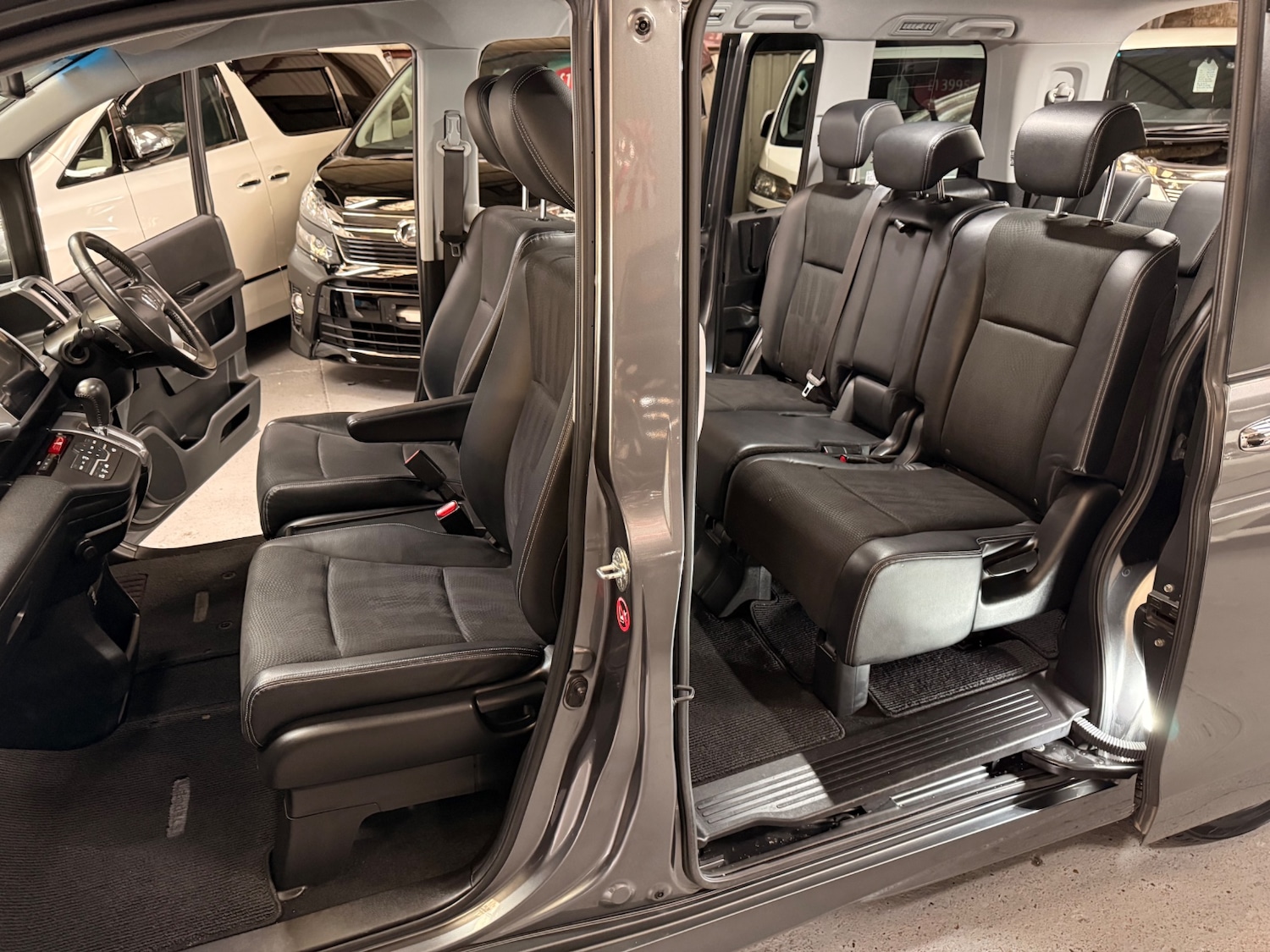 Used Honda Stepwagon 2014 for sale - 77251424: Photo 10