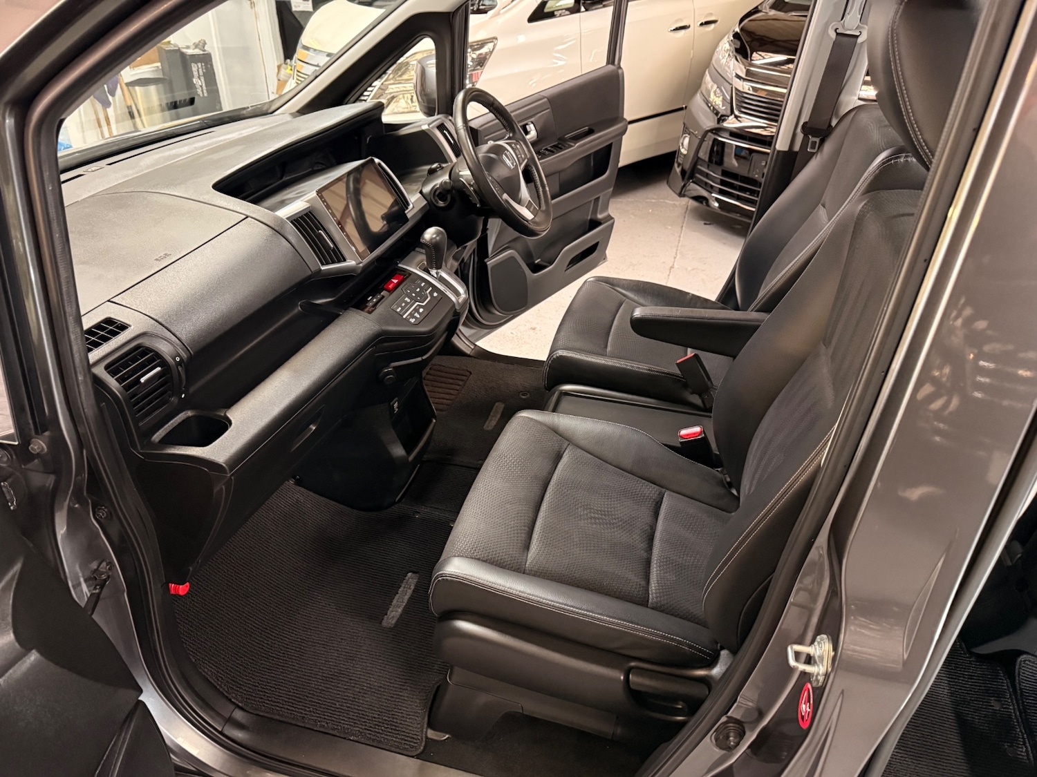 Used Honda Stepwagon 2014 for sale - 77251424: Photo 11