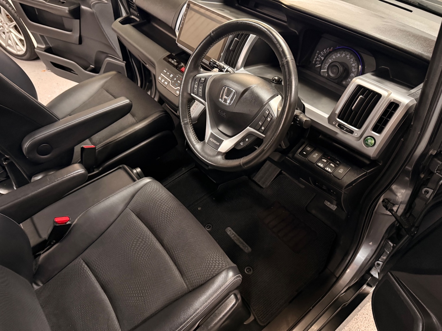 Used Honda Stepwagon 2014 for sale - 77251424: Photo 12