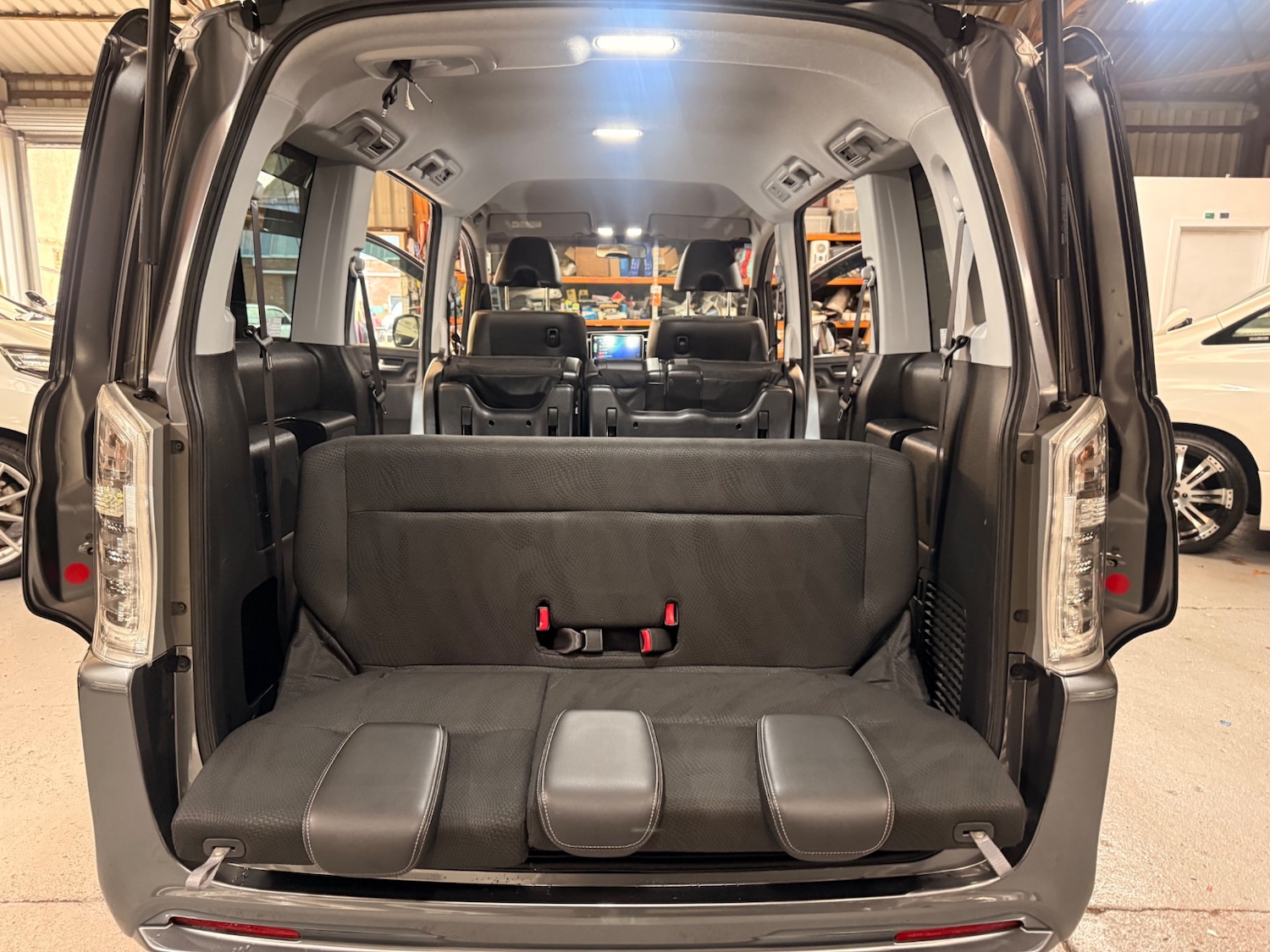 Used Honda Stepwagon 2014 for sale - 77251424: Photo 18