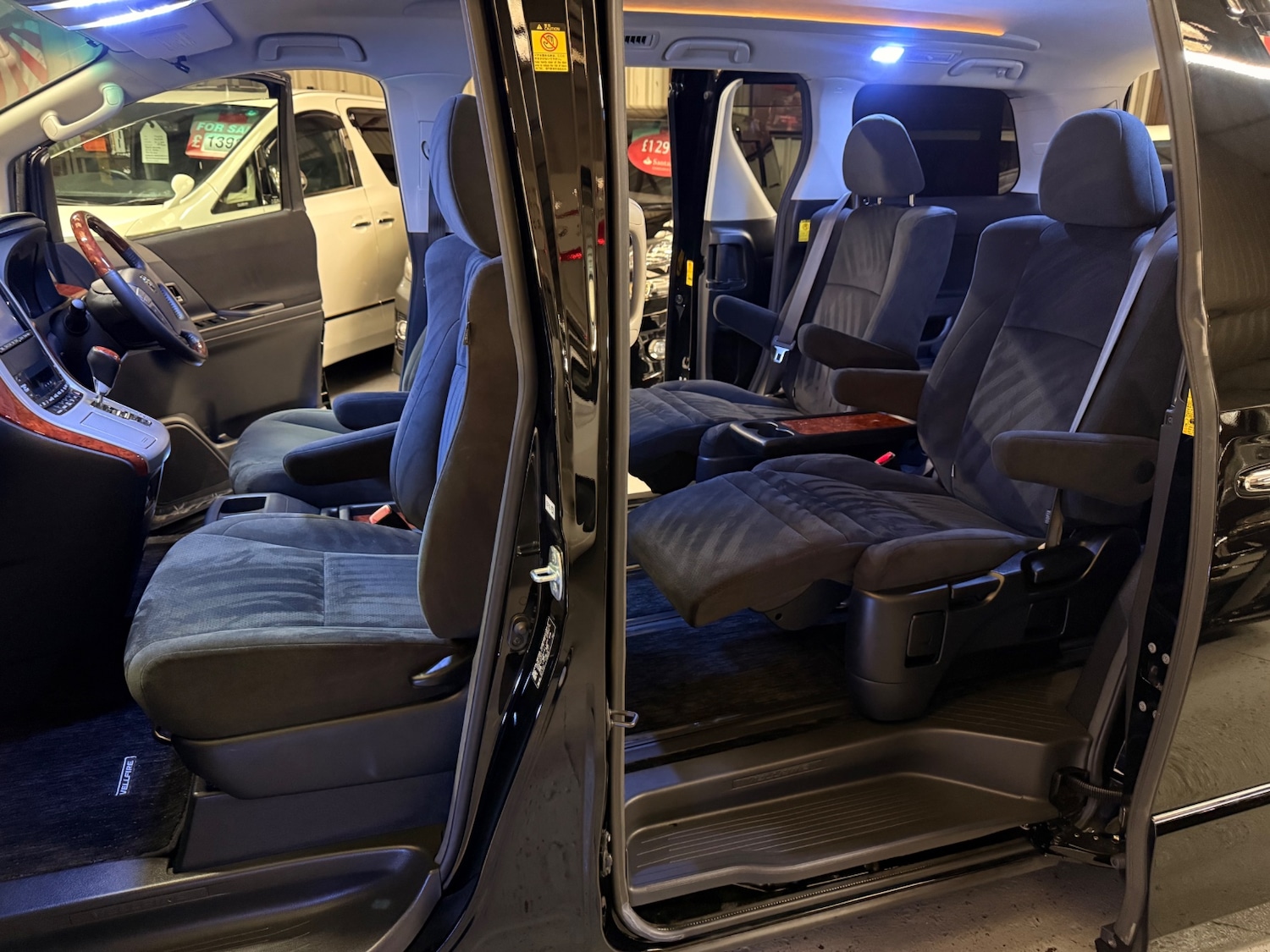 Used Toyota Vellfire 2010 for sale - 77264748: Photo 11