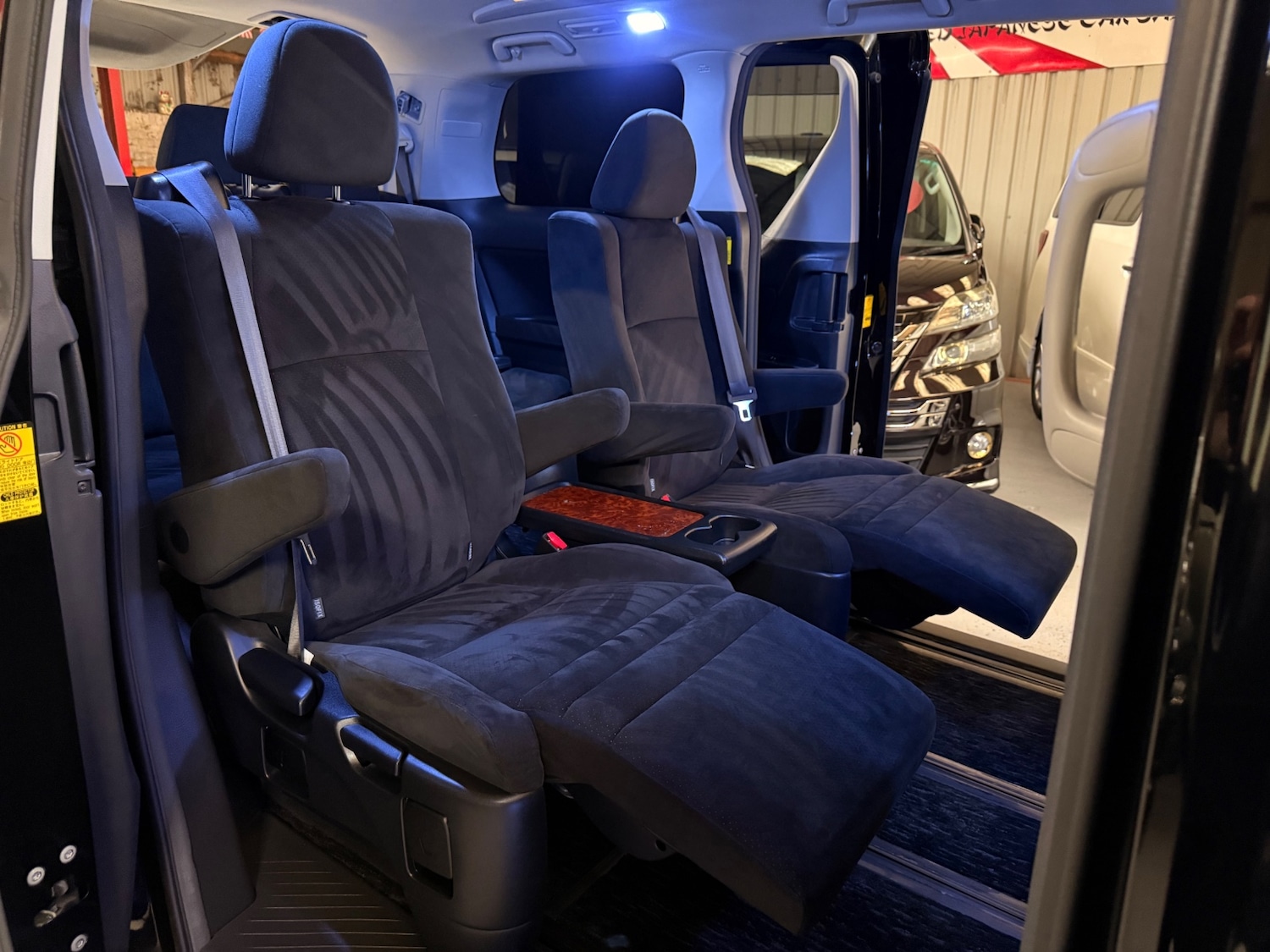 Used Toyota Vellfire 2010 for sale - 77264748: Photo 14