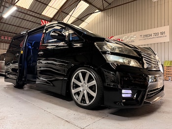 Used Toyota Vellfire 2010 for sale - 77264748: Photo