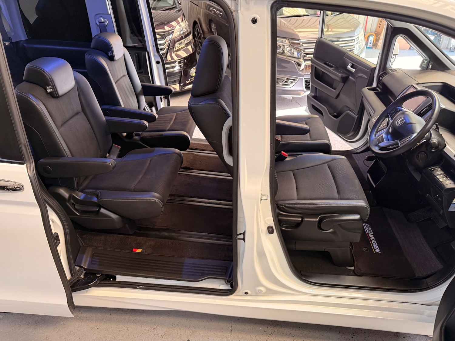 Used Honda Stepwagon 2013 for sale - 77438581: Photo 12