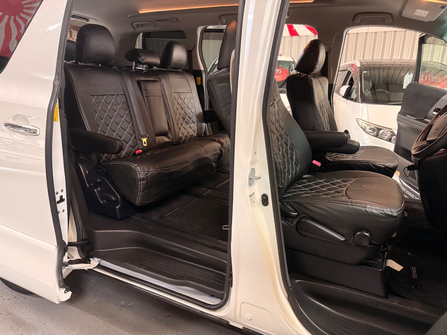 Used Toyota Vellfire 2014 for sale - 77201478: Photo 10