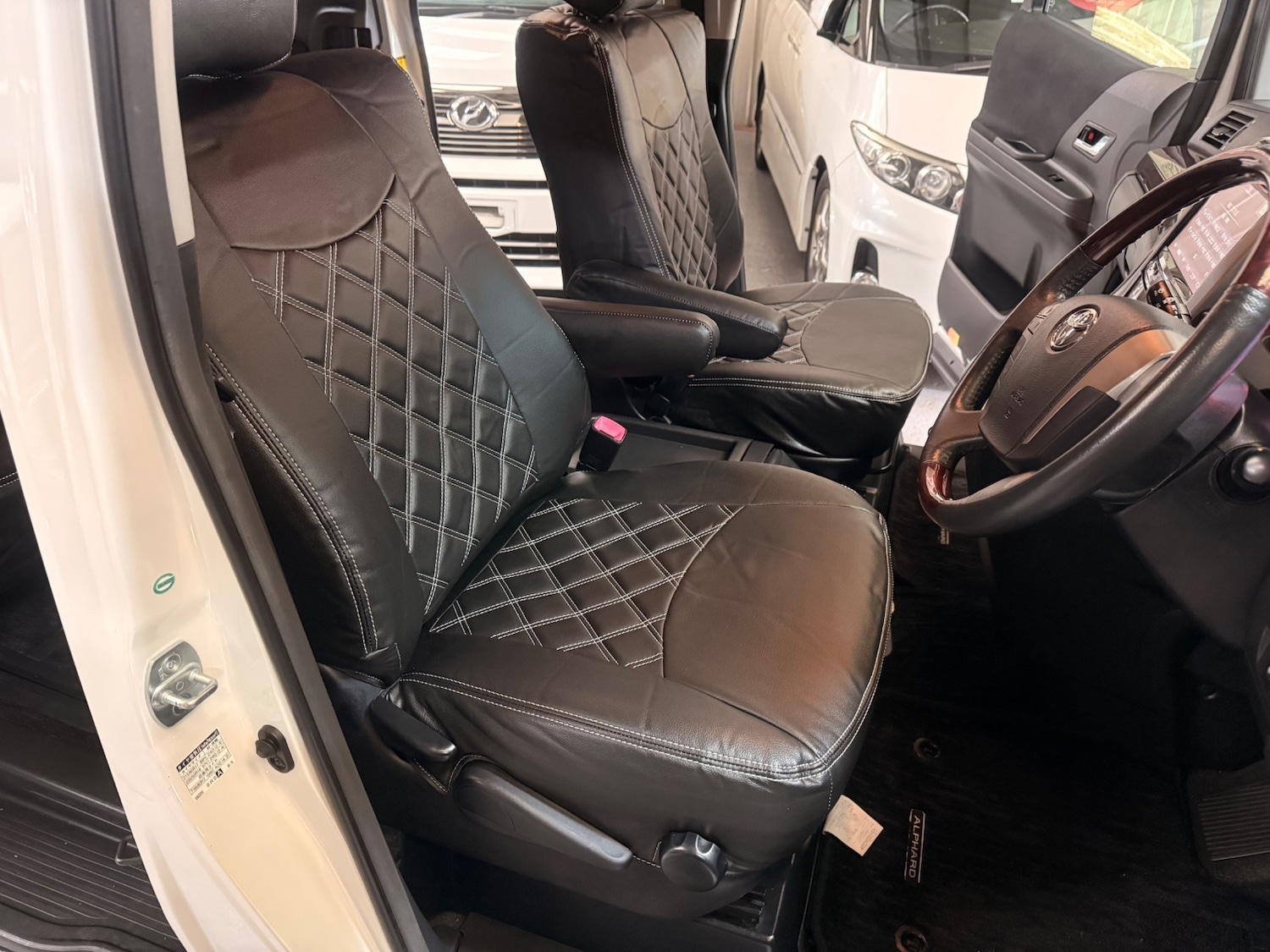 Used Toyota Vellfire 2014 for sale - 77201478: Photo 11