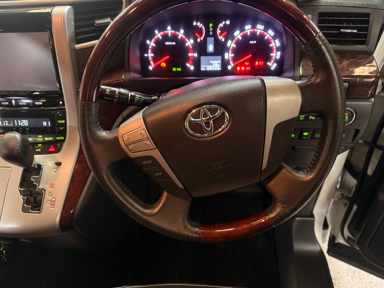 Used Toyota Vellfire 2014 for sale - 77201478: Photo 9