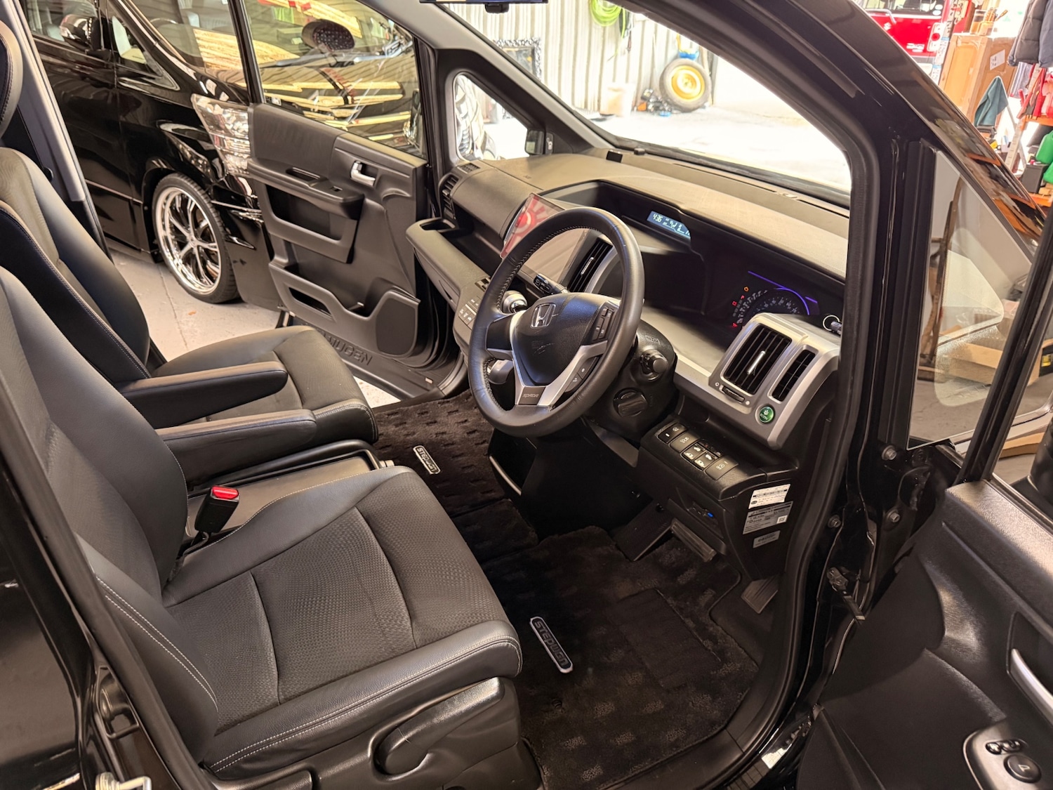 Used Honda Stepwagon 2013 for sale - 77656619: Photo 13