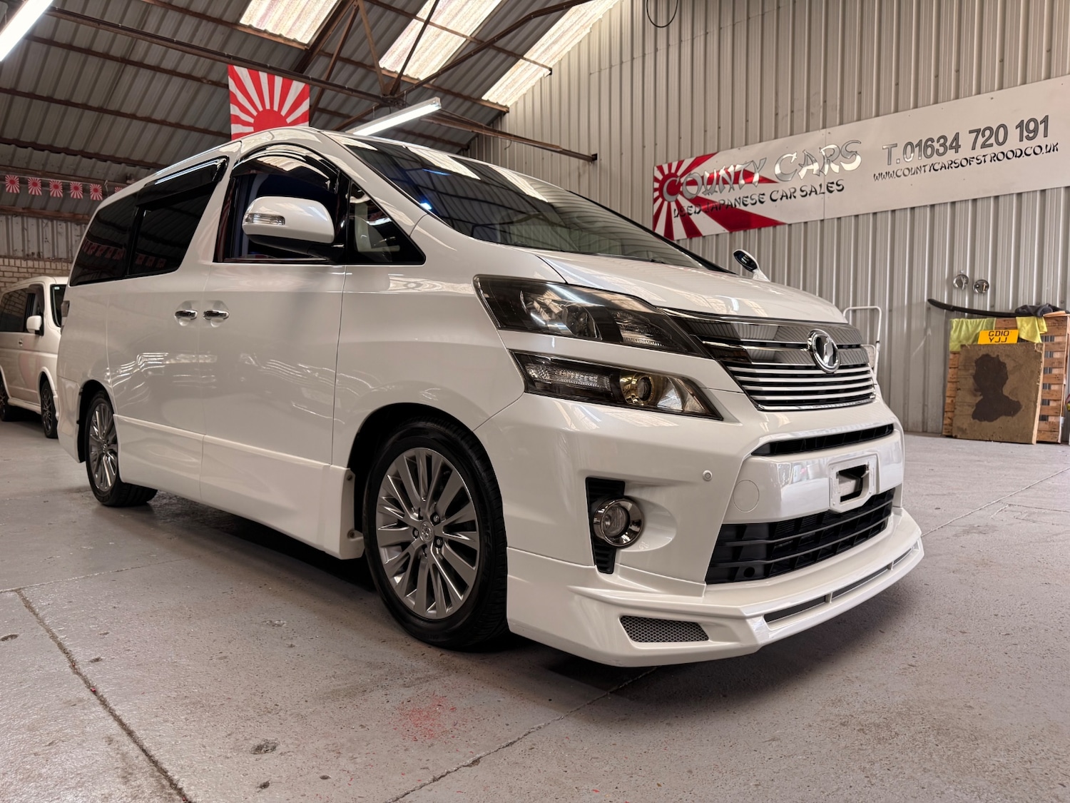 Used Toyota Vellfire 2012 for sale - 78183486: Photo 1