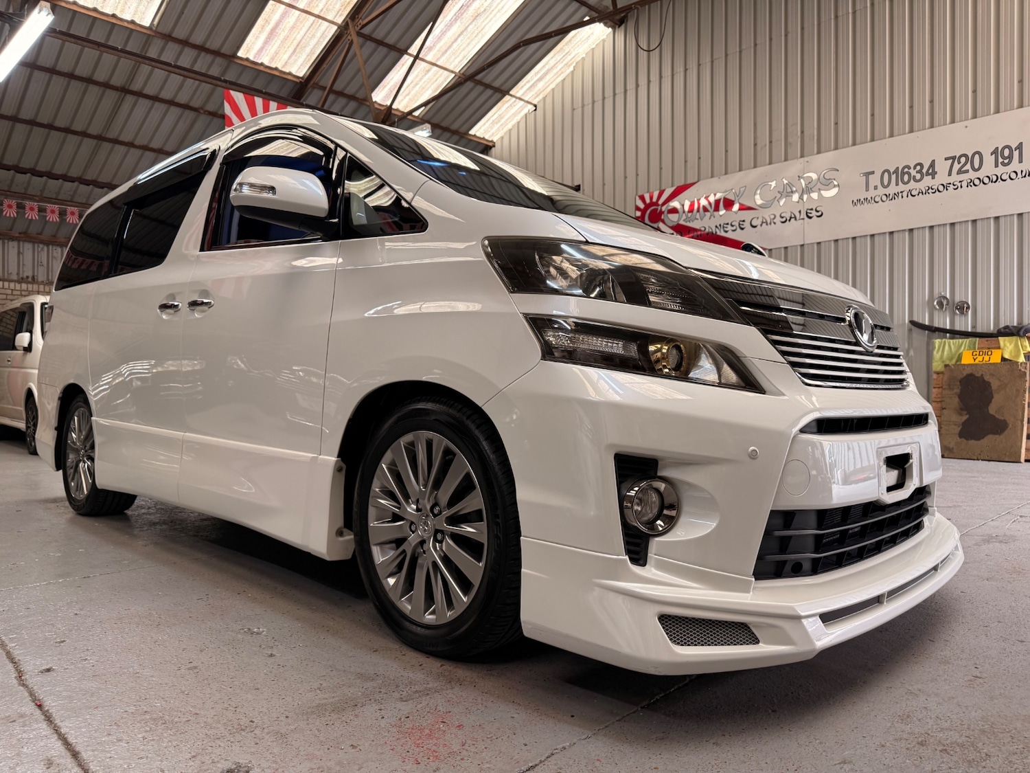 Used Toyota Vellfire 2012 for sale - 78183486: Photo 2