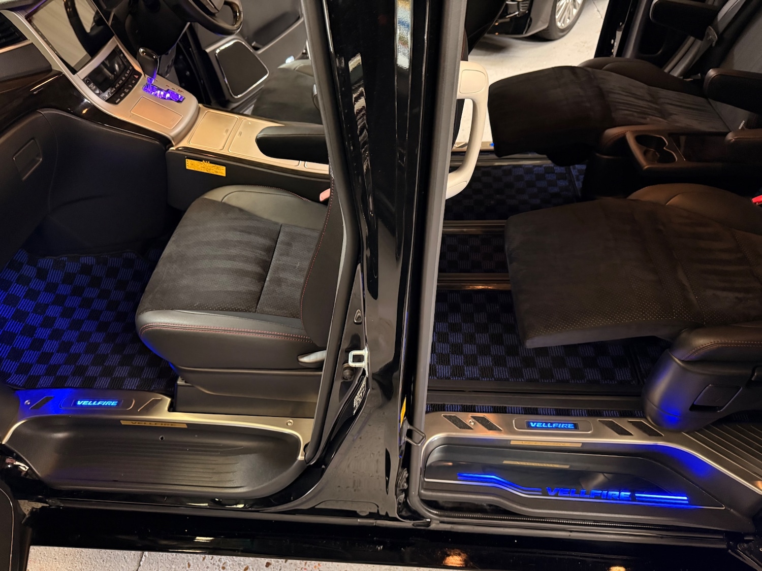 Used Toyota Vellfire 2012 for sale - 77508793: Photo 19